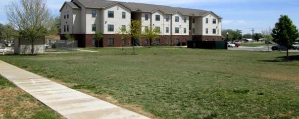 Greyhound Two Pack portfolio of 2 properties for sale on LoopNet.com - Primary Photo - Image 1 of 2