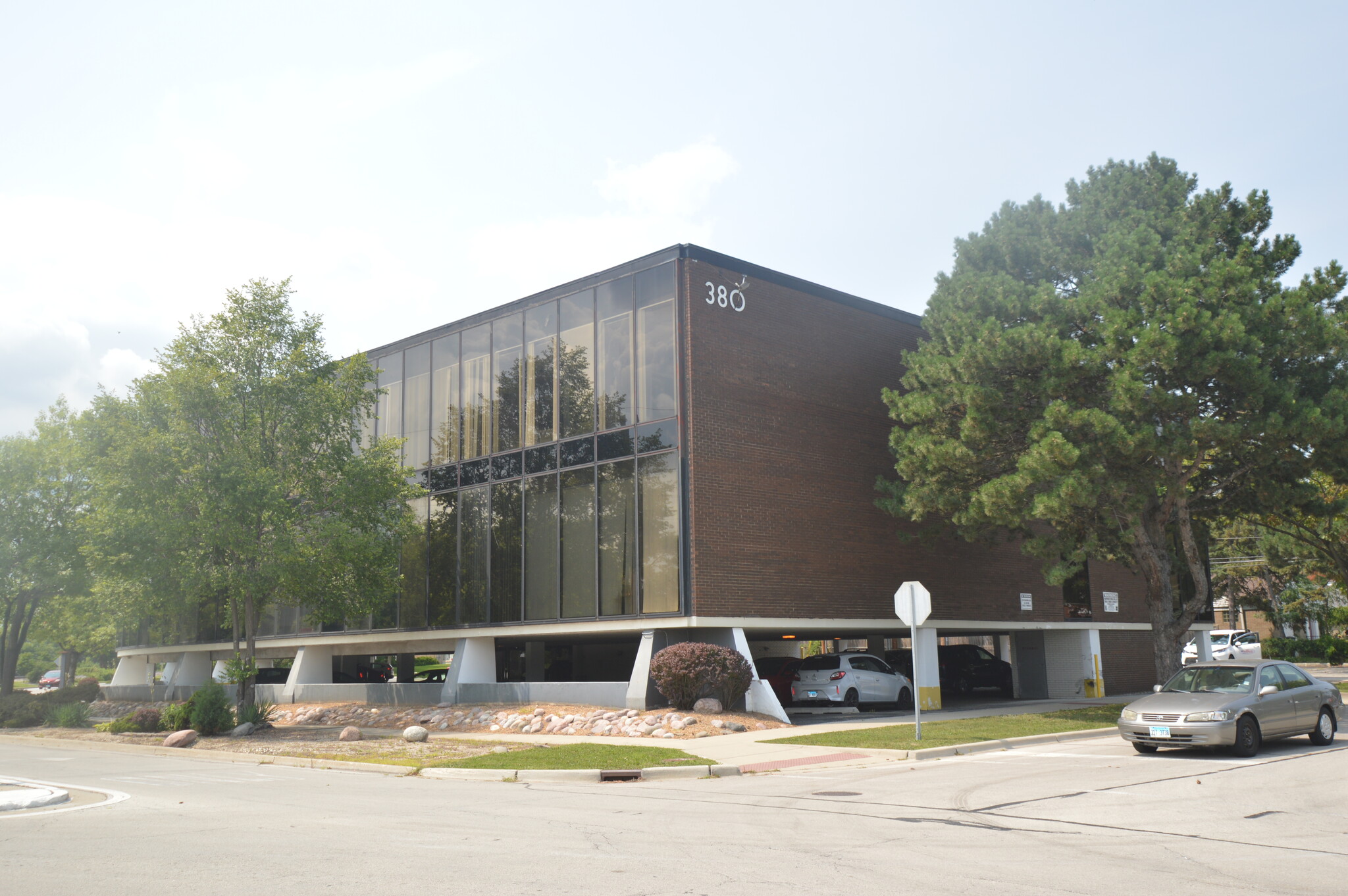 380 E Northwest Hwy, Des Plaines, IL for lease Building Photo- Image 1 of 21