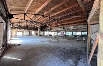 1185 3rd St, Muskegon, MI for sale Interior Photo- Image 2 of 2