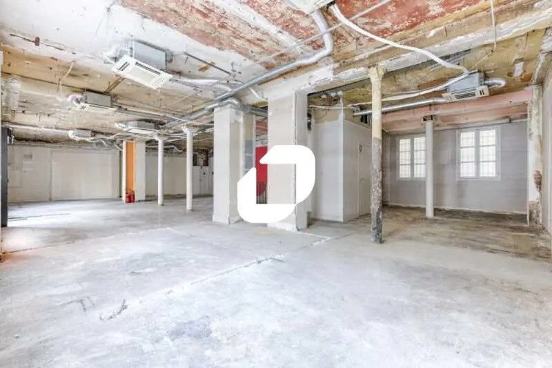 Retail in Paris for lease - Interior Photo - Image 3 of 15