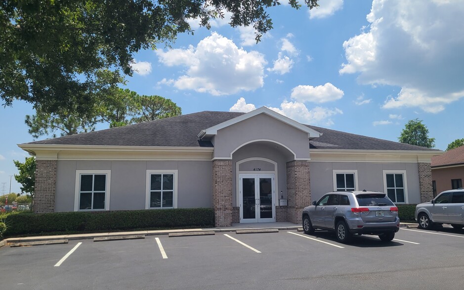 4174 Woodlands Pky, Palm Harbor, FL for lease - Building Photo - Image 1 of 28