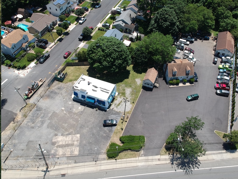 309 & 315 Sunrise Hwy., Lindenhurst portfolio of 2 properties for sale on LoopNet.com - Building Photo - Image 1 of 10