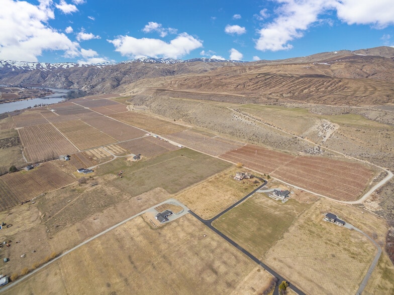 15 Chelan Butte rd, Chelan, WA for sale - Aerial - Image 1 of 13