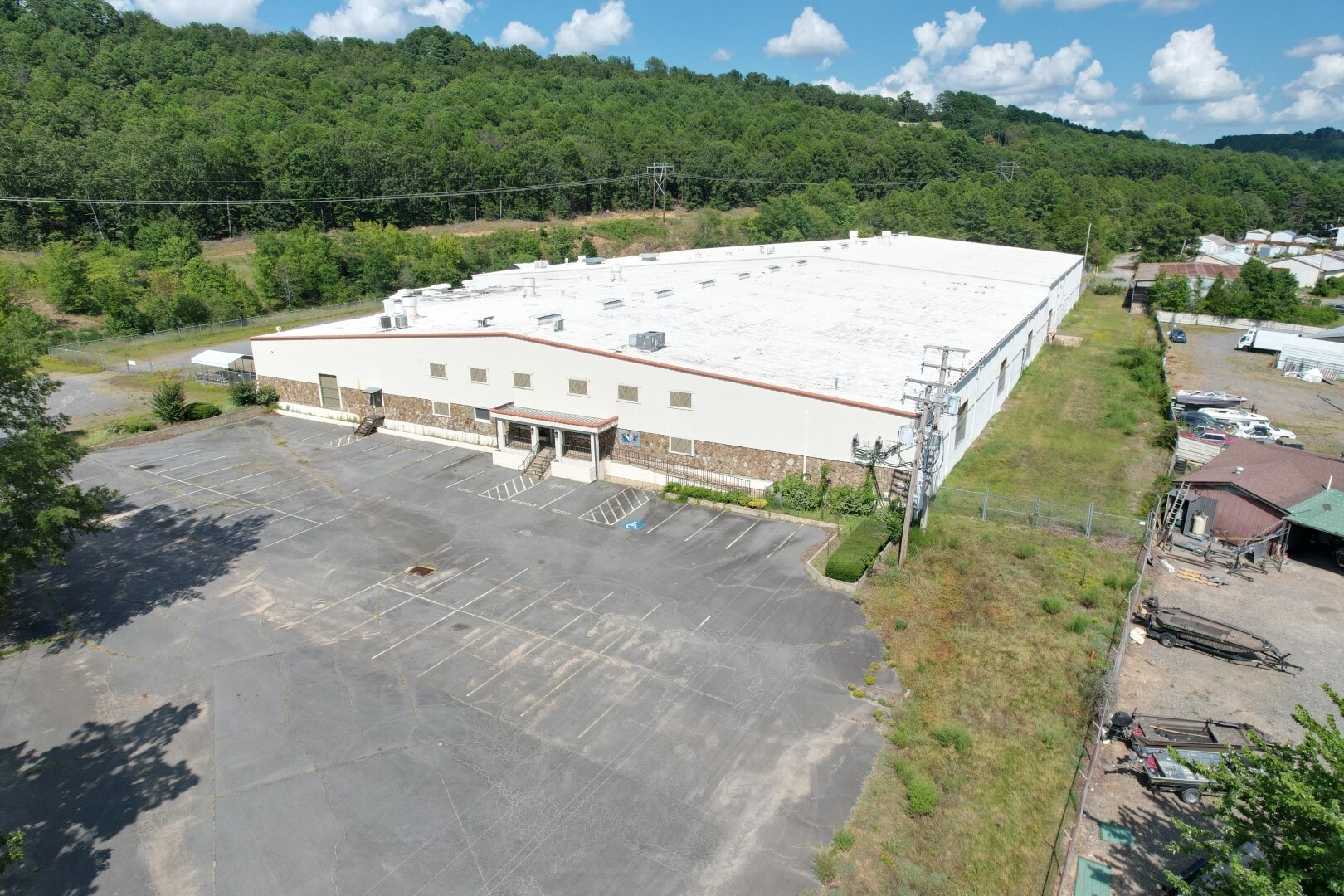 8328 Macarthur Dr, North Little Rock, AR for lease Building Photo- Image 1 of 11