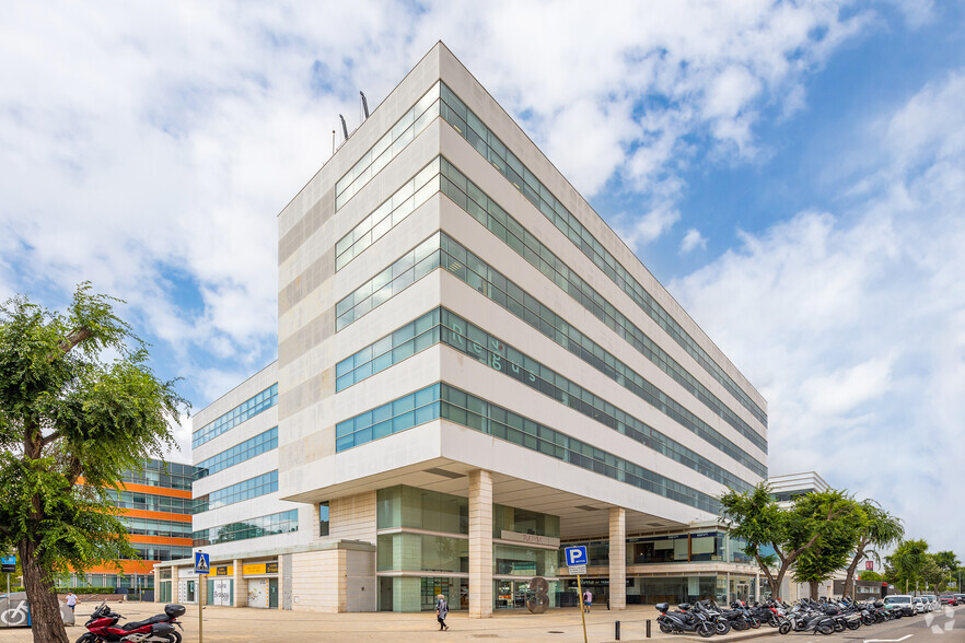 Coworking Space in Plaça de la Pau, 1, Cornellà de Llobregat for lease - Primary Photo - Image 1 of 2