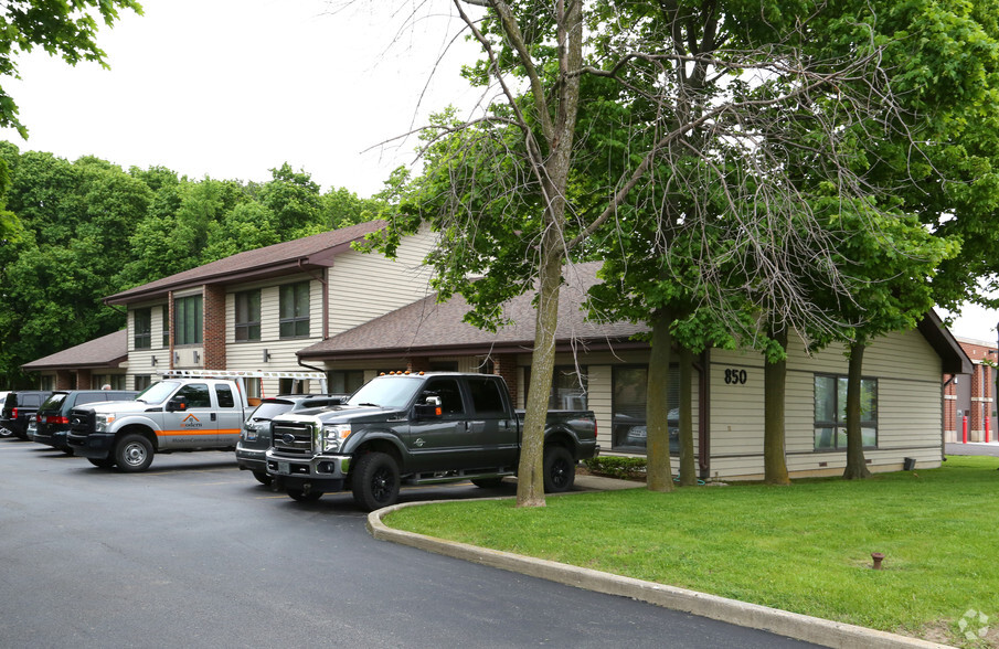 850 E Grand Ave, Lake Villa, IL for sale - Primary Photo - Image 1 of 1