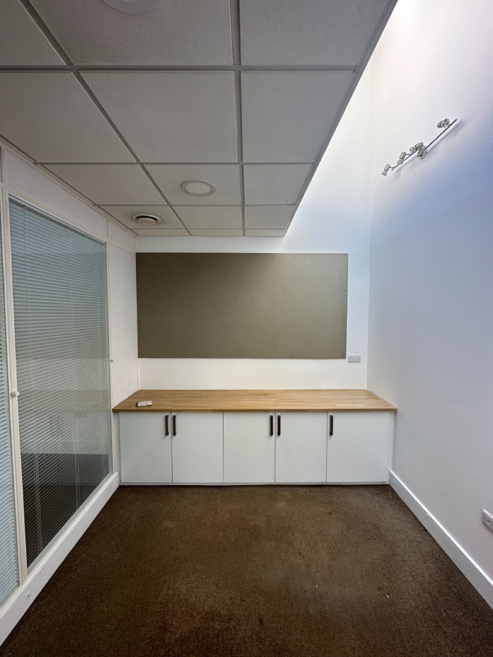 21 Wadsworth Rd, Greenford for lease Interior Photo- Image 1 of 5