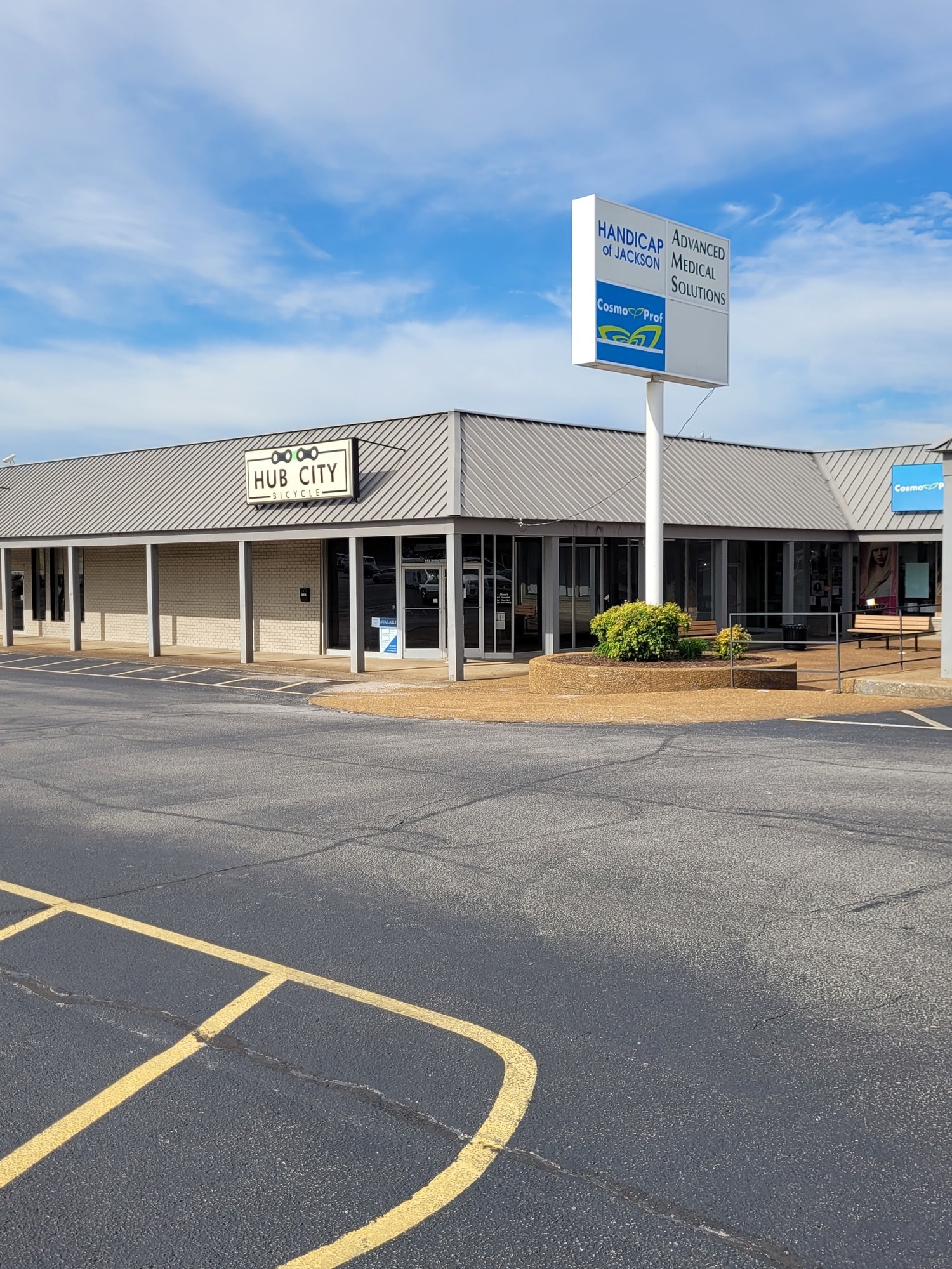 581-621 Old Hickory Blvd, Jackson, TN for lease Building Photo- Image 1 of 3