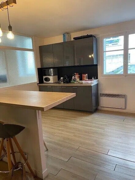 Office in Paris for lease - Building Photo - Image 1 of 8