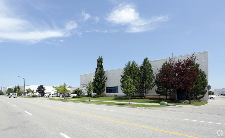 3585 Laird Rd, Mississauga, ON for lease - Primary Photo - Image 1 of 5