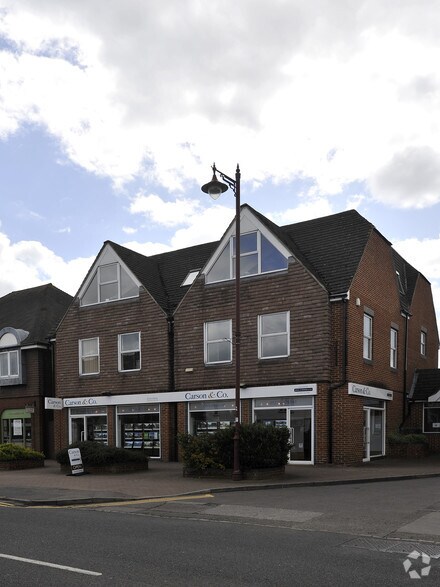 39 Guildford Rd, Lightwater for lease - Building Photo - Image 3 of 9