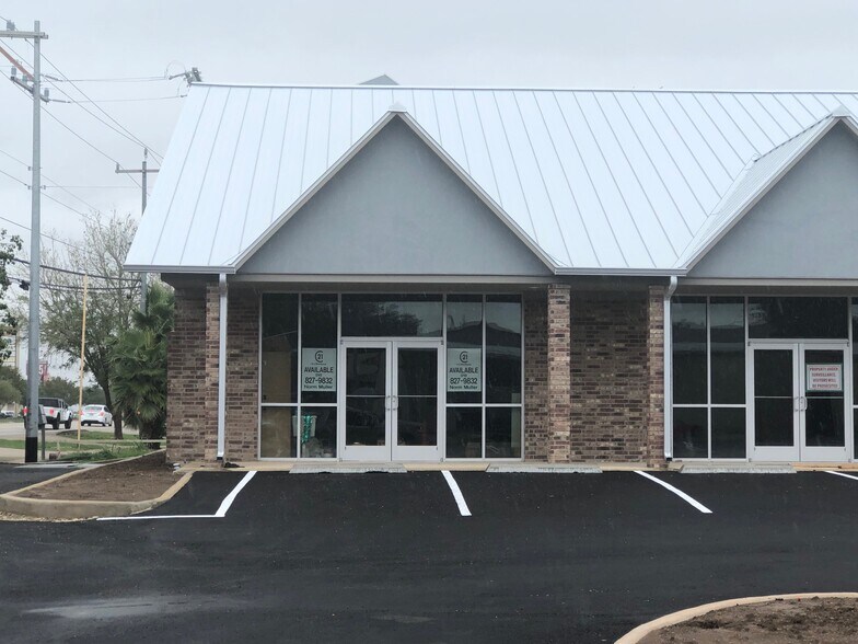 2101 Pat Booker Rd, Universal City, TX 78148