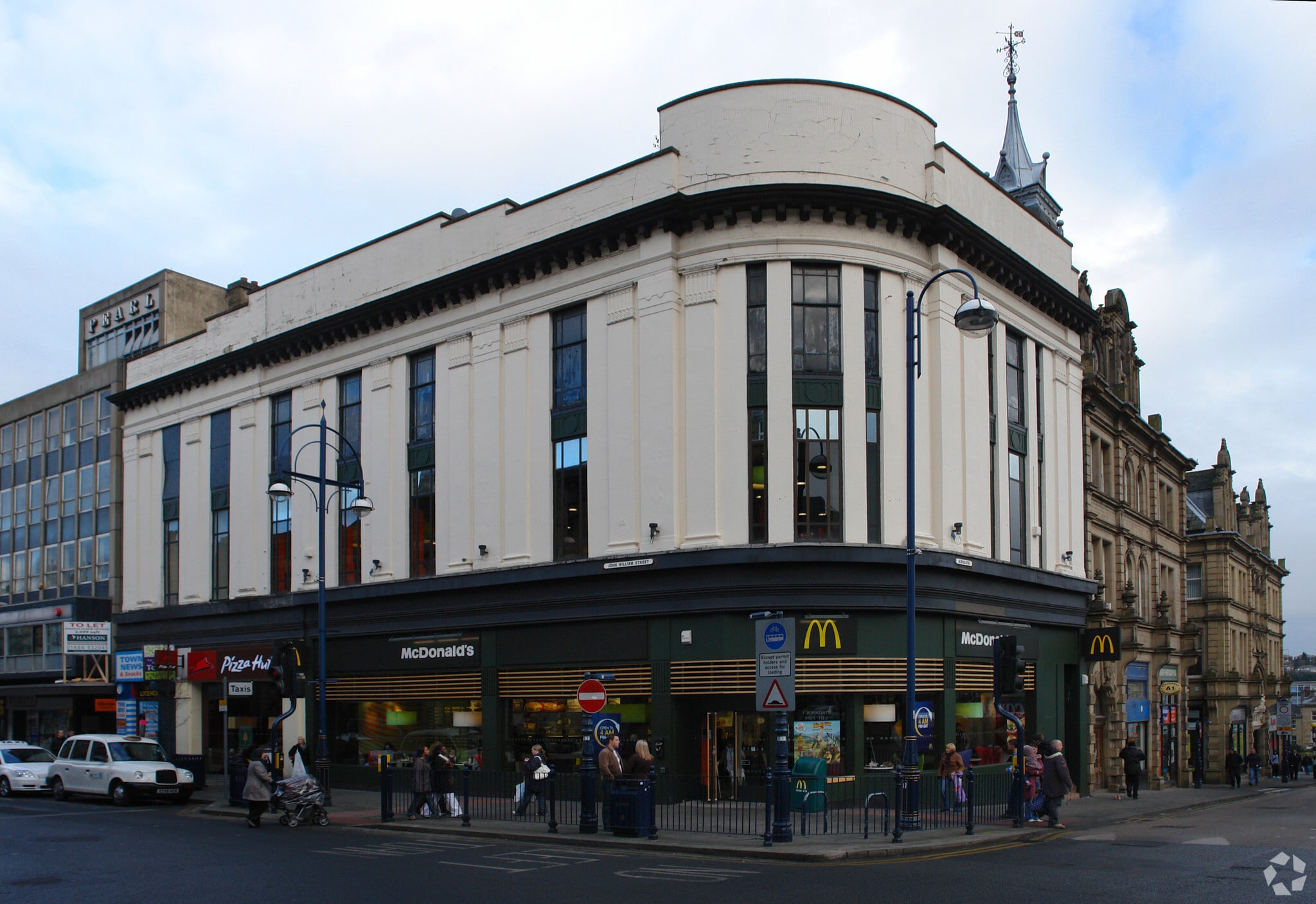 2-6 Kirkgate, Huddersfield for sale Primary Photo- Image 1 of 1