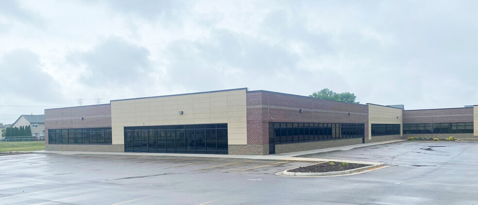 13041 10 Mile Rd, Warren, MI for lease - Building Photo - Image 1 of 6