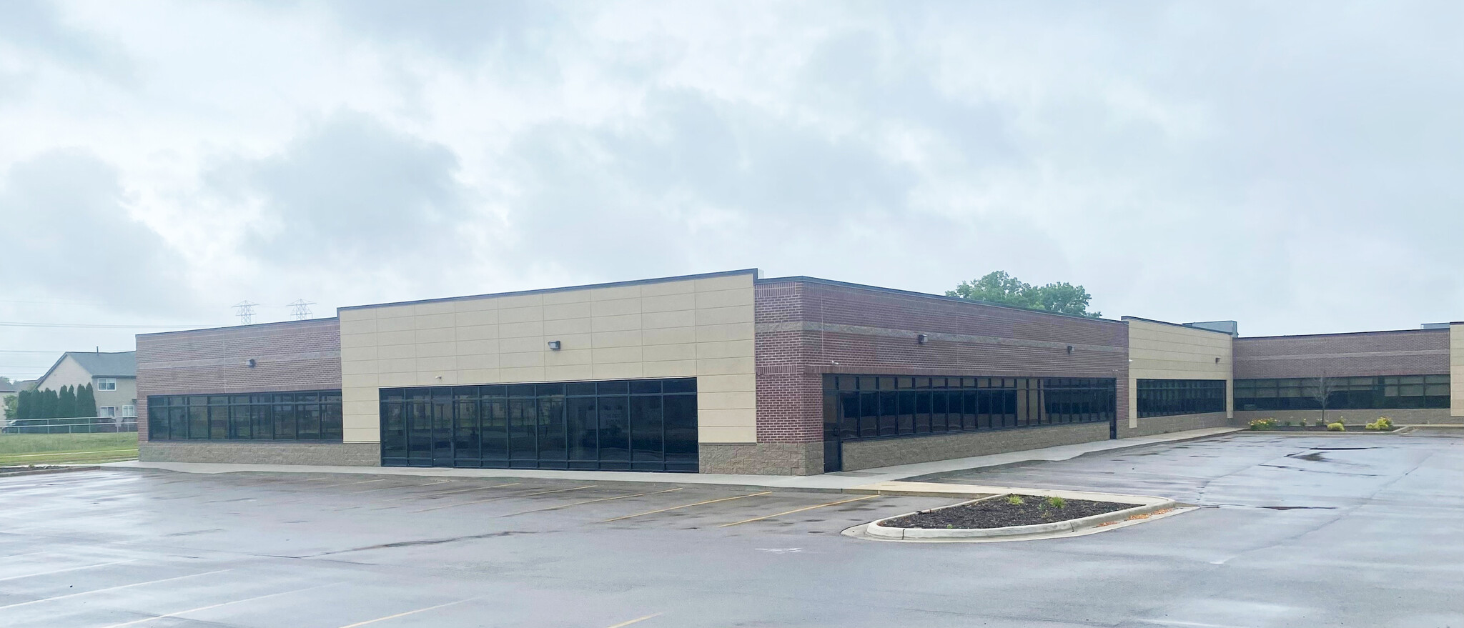 13041 10 Mile Rd, Warren, MI for lease Building Photo- Image 1 of 7