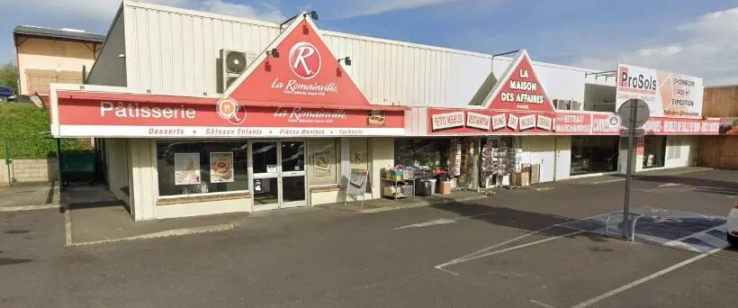 Retail in Puiseux-Pontoise for lease - Building Photo - Image 1 of 4