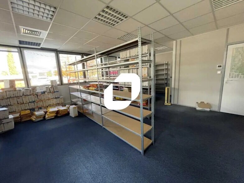 Office in Bordeaux for lease - Interior Photo - Image 2 of 7