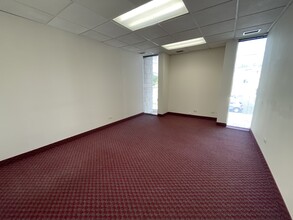 950 Lee St, Des Plaines, IL for lease Interior Photo- Image 2 of 3