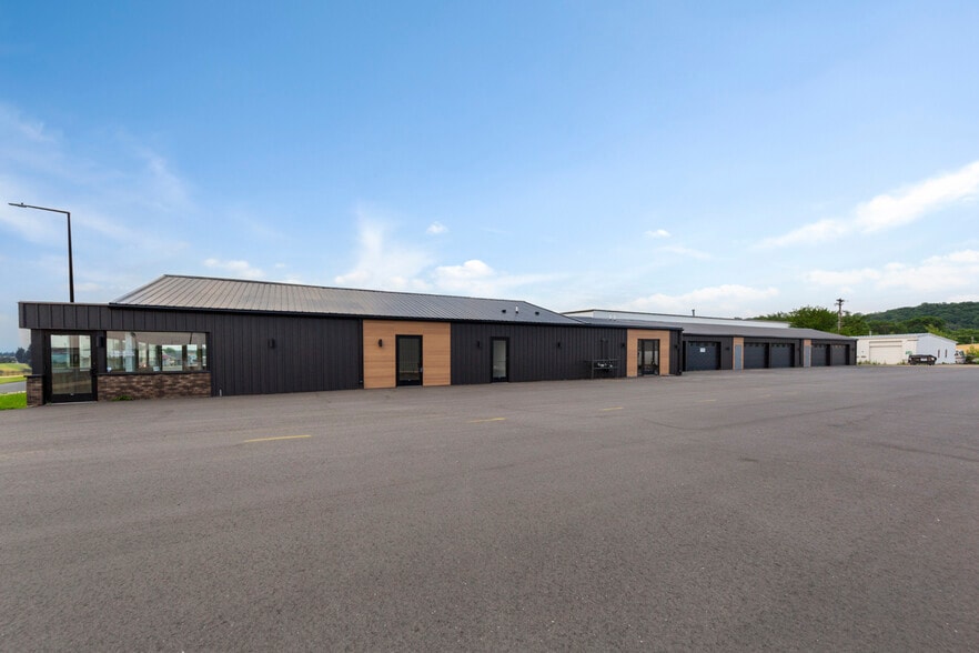 1215 N Riverfront Dr, Mankato, MN for lease - Building Photo - Image 2 of 13