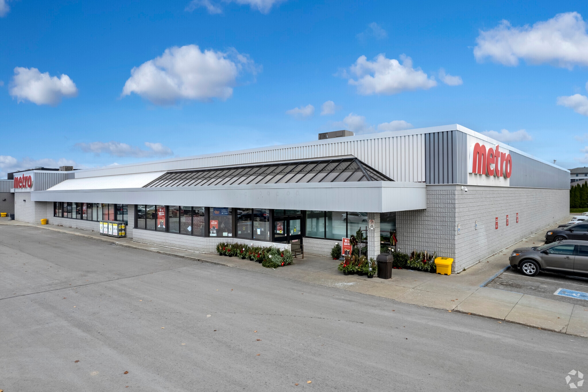 417 Wellington St, St Thomas, ON for lease Building Photo- Image 1 of 17