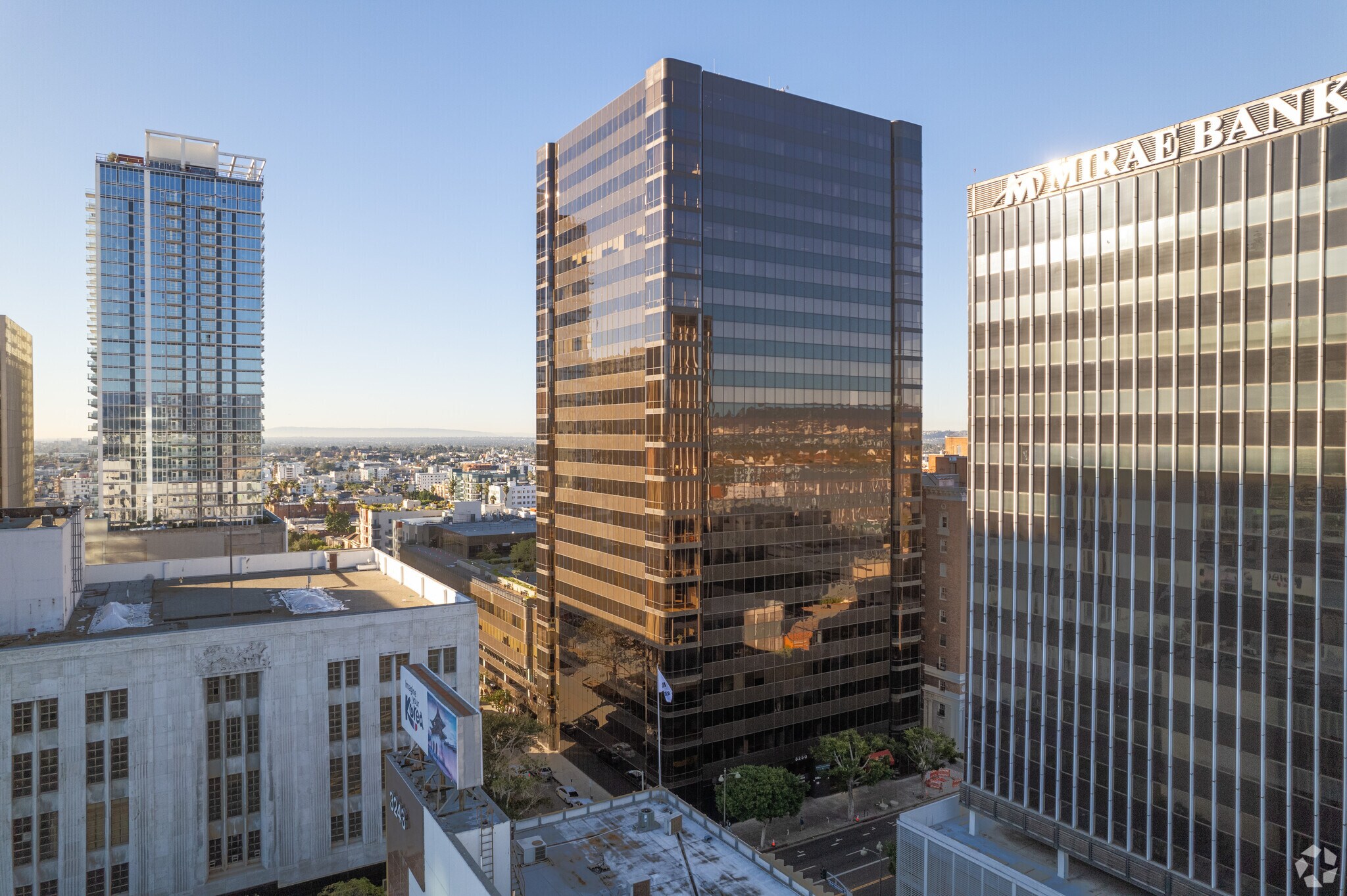3250 Wilshire Blvd, Los Angeles, CA for lease Building Photo- Image 1 of 9