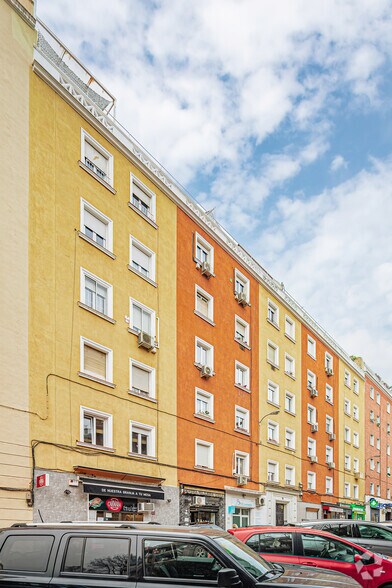 Retail in Madrid, Madrid for lease - Building Photo - Image 2 of 2