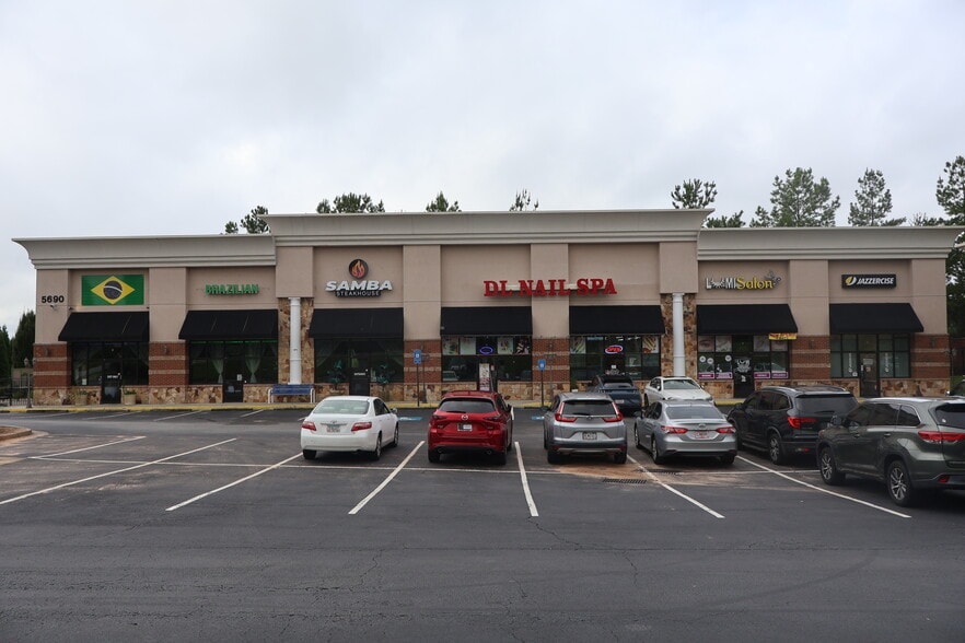 5700 Cumming Hwy, Buford, GA for lease - Building Photo - Image 1 of 11
