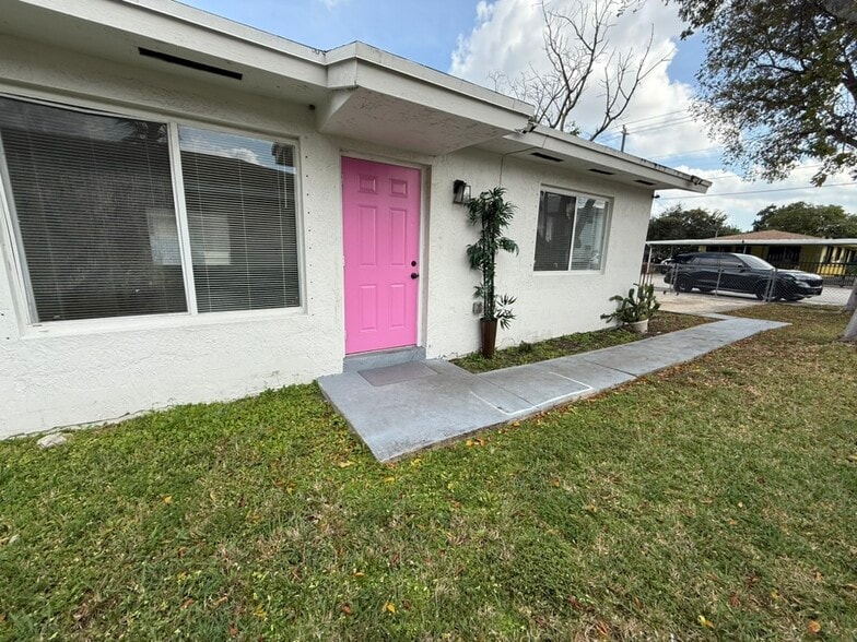 2155 NW 64th St, Miami, FL for sale - Primary Photo - Image 1 of 6