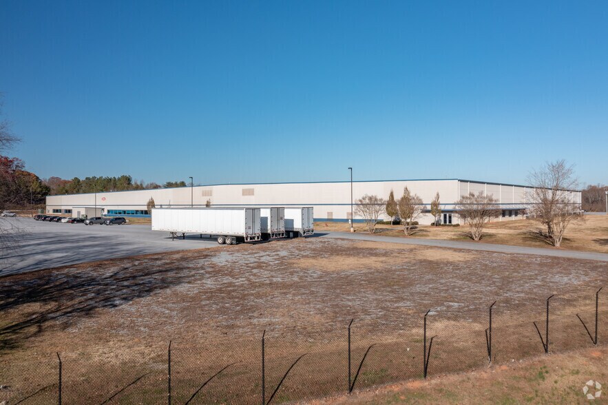 2071 Fryml Dr, Spartanburg, SC for sale - Primary Photo - Image 1 of 1