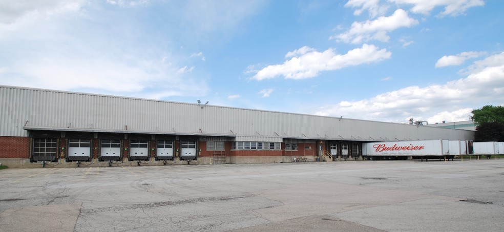 2000 Aucutt Rd, Montgomery, IL for sale - Building Photo - Image 1 of 1