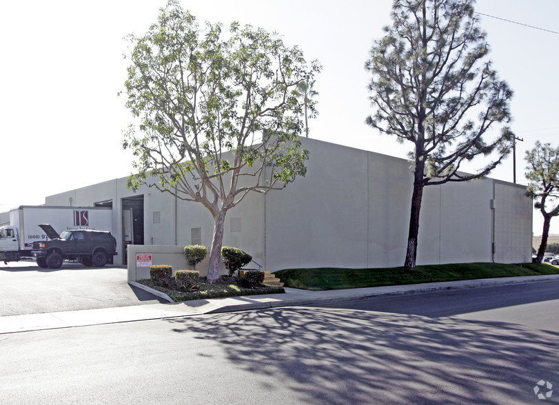 811-827 N Main St, Orange, CA for lease - Building Photo - Image 3 of 3