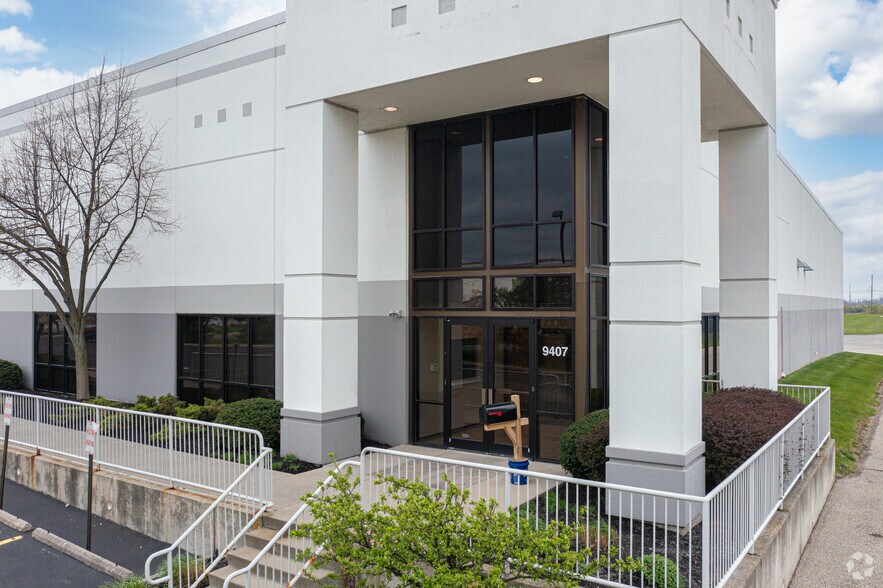 9407-9415 Meridian Way, West Chester, OH for lease - Building Photo - Image 2 of 7