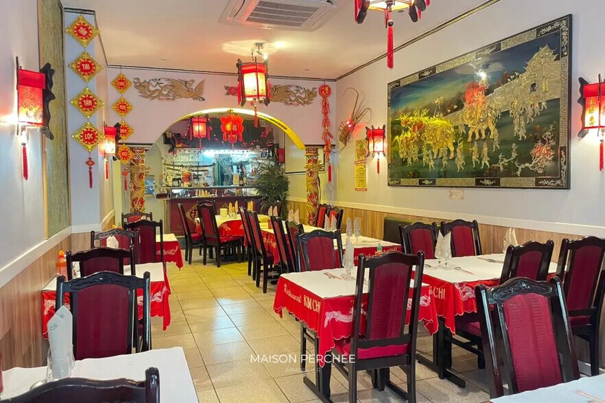 Retail in Marseille for sale - Interior Photo - Image 3 of 6