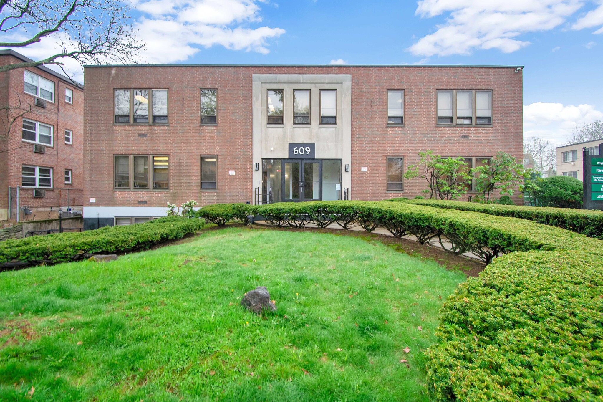 609 Farmington Ave, Hartford, CT for lease Building Photo- Image 1 of 30