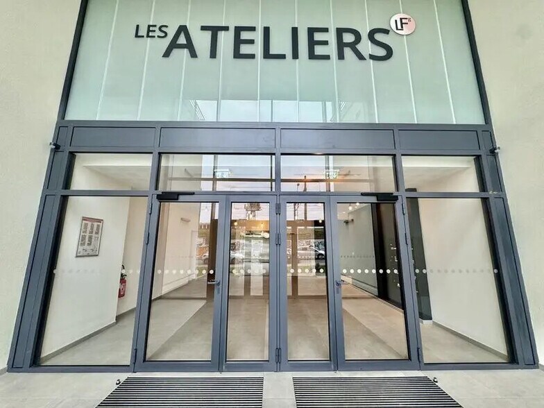 Office in Lyon for lease - Building Photo - Image 2 of 13
