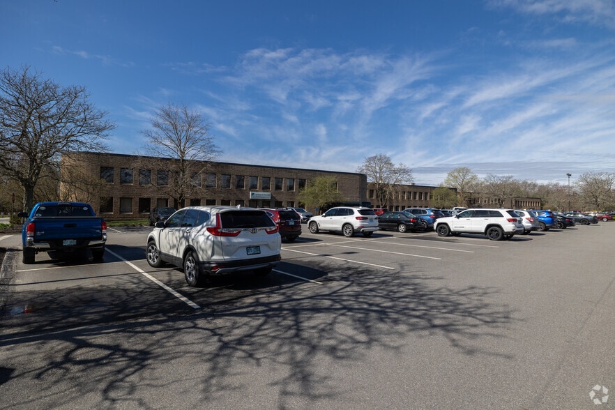 22 Cotton Rd, Nashua, NH for lease - Building Photo - Image 2 of 7