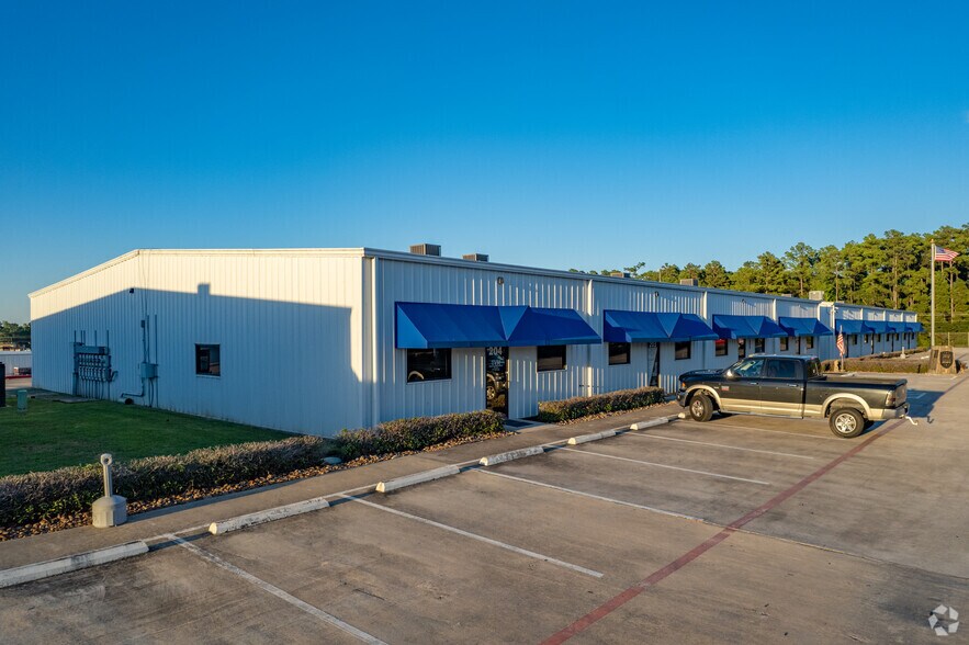 13610 Poplar Cir, Conroe, TX for sale - Primary Photo - Image 1 of 1