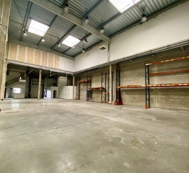 Industrial in Bagnolet for lease - Interior Photo - Image 3 of 4