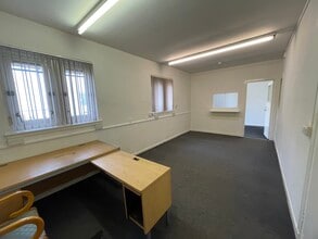 1 Winchester Av, Denny for lease Interior Photo- Image 1 of 2
