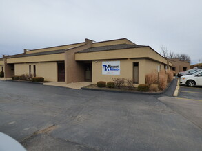 8-20 Worthington Access Dr, Maryland Heights, MO for lease Building Photo- Image 1 of 1