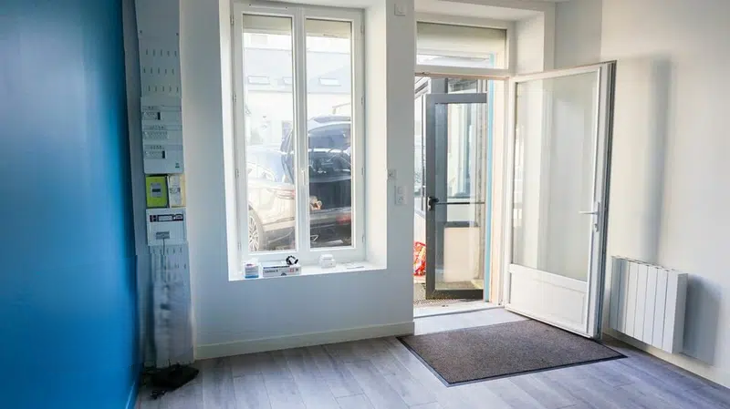 Office in Chartres for lease Interior Photo- Image 1 of 6