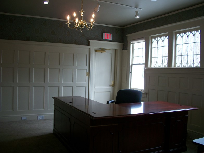 215 Post Rd W, Westport, CT for sale - Interior Photo - Image 3 of 20