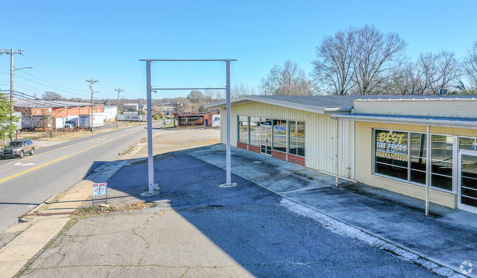 1809 W Front St, Statesville West, NC for sale - Building Photo - Image 2 of 4