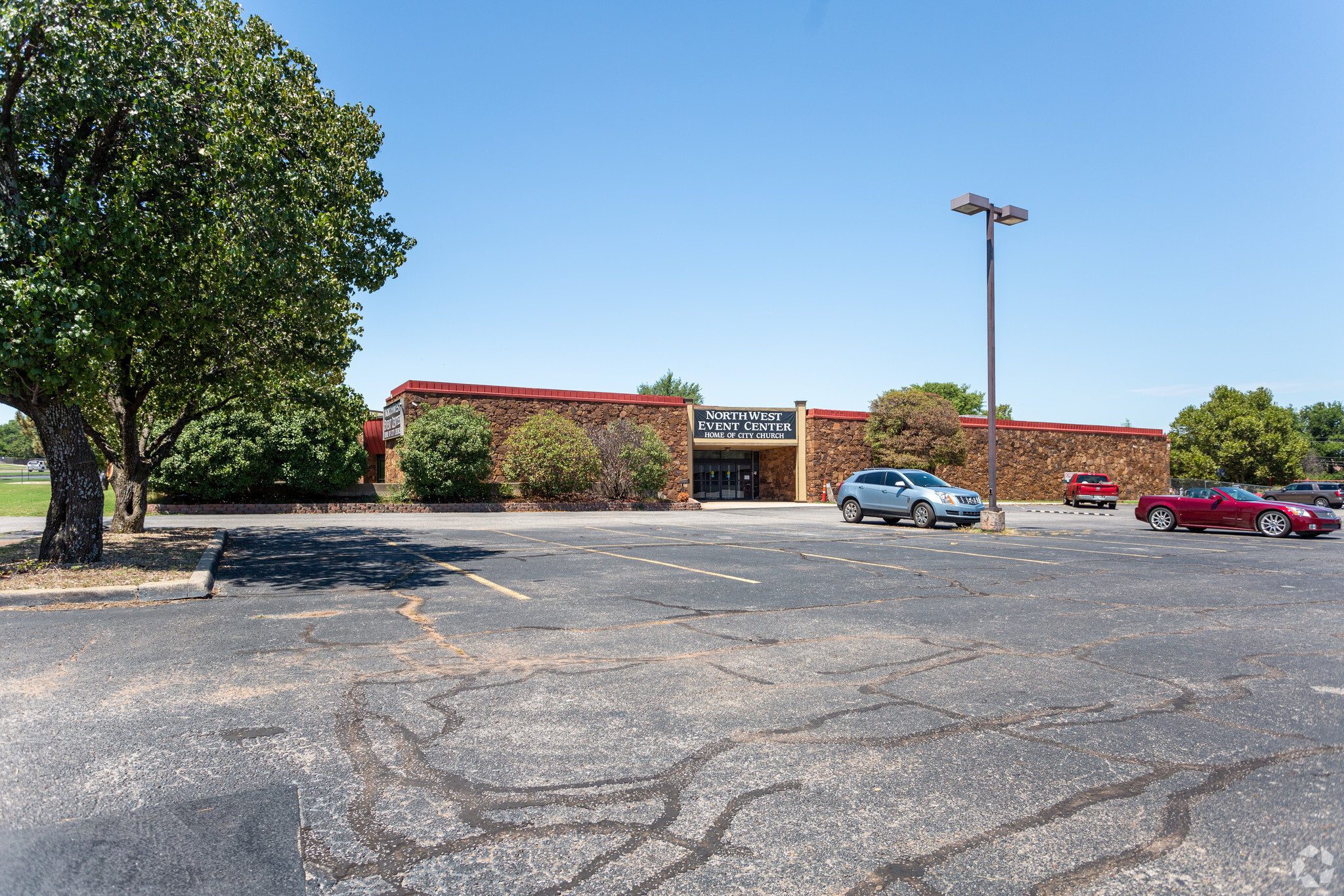 6009 NW Expressway St, Oklahoma City, OK for lease Building Photo- Image 1 of 16