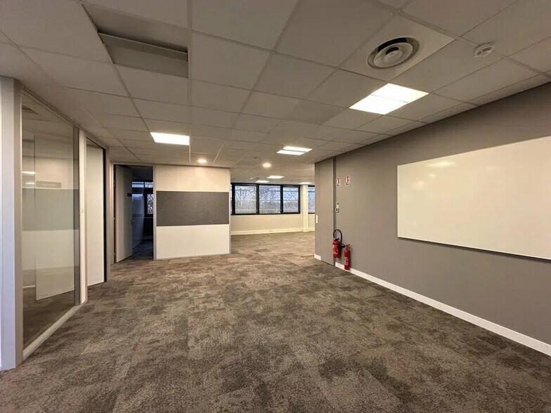 Office in Schiltigheim for lease - Building Photo - Image 3 of 12