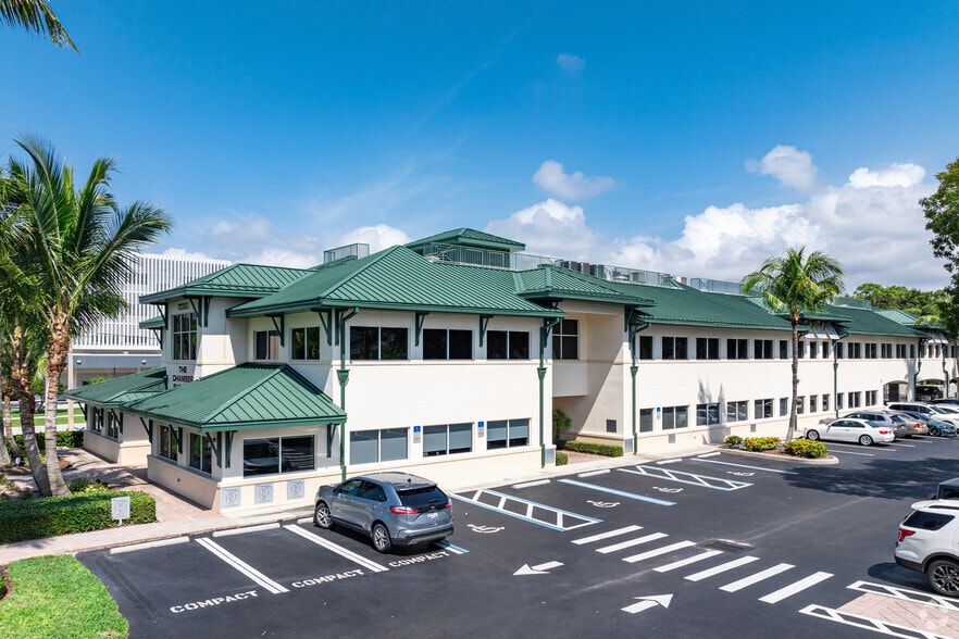 2390 Tamiami Trl N, Naples, FL for lease - Primary Photo - Image 1 of 23