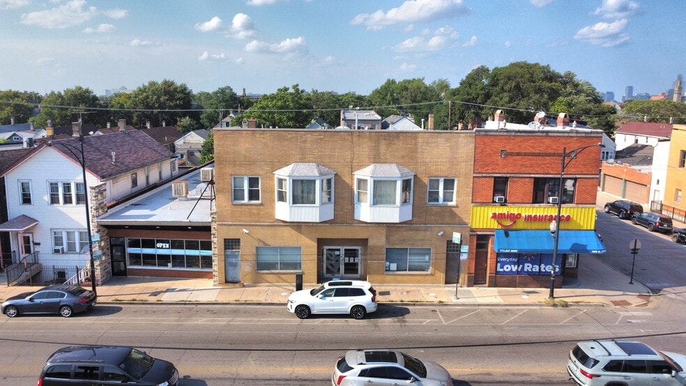 1902 W Cermak Rd, Chicago, IL for lease - Building Photo - Image 2 of 24