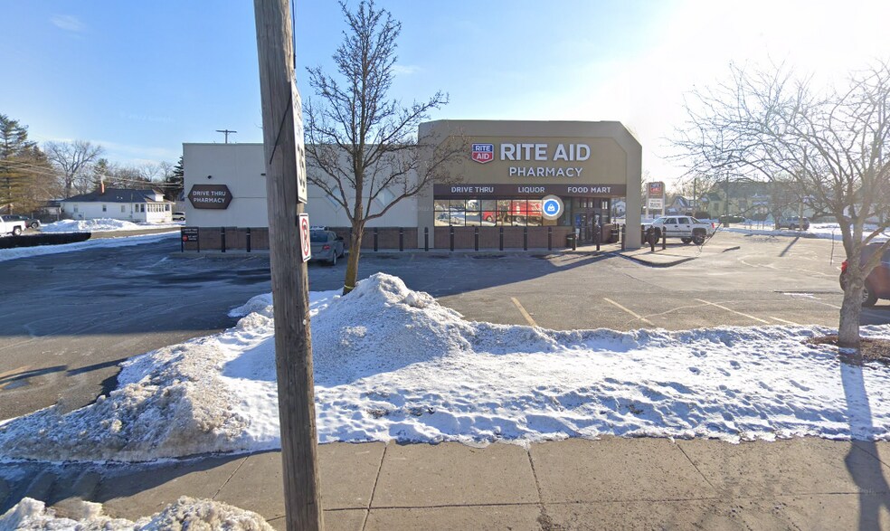 3717 Fenton Rd, Flint, MI for sale - Building Photo - Image 1 of 1