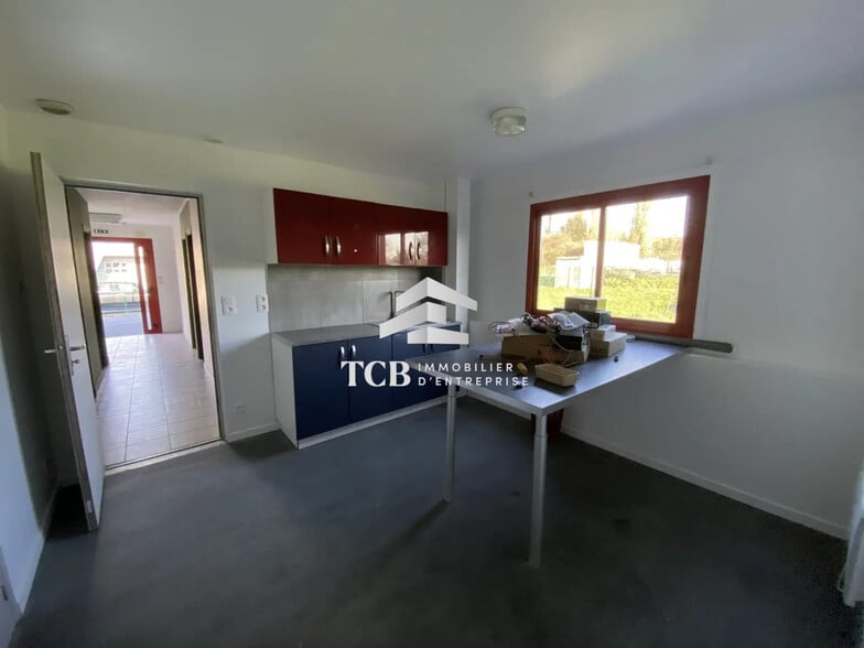 Flex in Vertou for lease - Interior Photo - Image 3 of 8