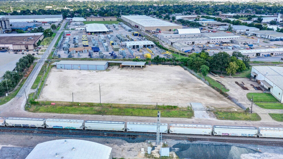 6939 Old Clinton Rd, Houston, TX for lease - Aerial - Image 2 of 4